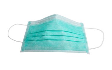 Yüz maskesi koruması Corona virüsü (COVID-19). Kesme yolları olan beyaz arkaplanda tıbbi maske izole edildi. 