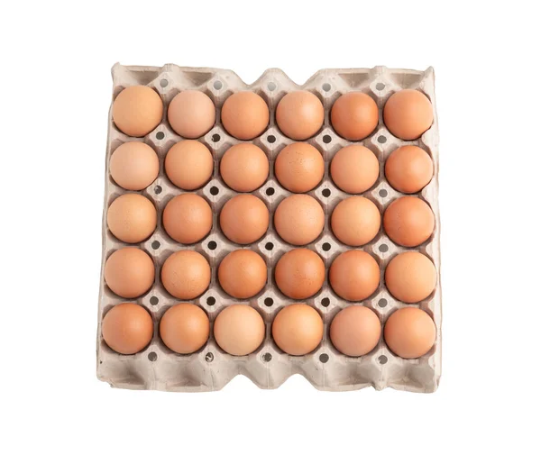 クリッピングパスを持つ白い背景に隔離されたカートンの鶏の卵を上から見る — ストック写真