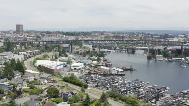 美国华盛顿州西雅图弗里蒙特波蒂奇湾和大学区的空中城市景观 — 图库视频影像
