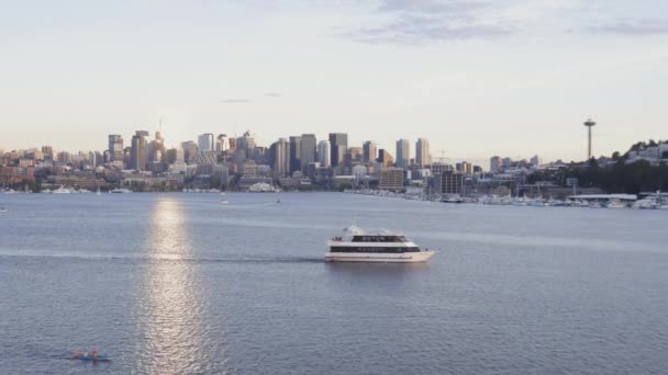 Seattle Washington June 2019 Yacht Lake Union City Buildings Landscape — Stock Video