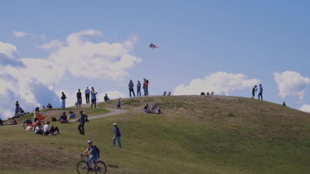 Seattle Washington Junho 2019 Pessoas Desfrutando Dia Ensolarado Relaxando Voando — Vídeo de Stock