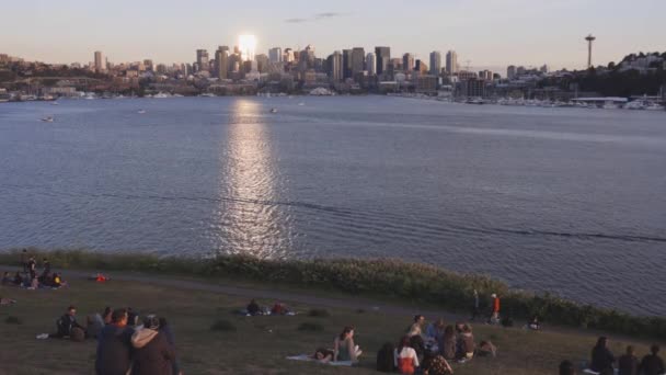 Seattle Washington Junho 2019 Gás Works Park Pessoas Assistindo Vista — Vídeo de Stock