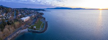 Bellingham 'ın Panorama Havacılık Manzarası Washington Günbatımında Fairhaven' a doğru