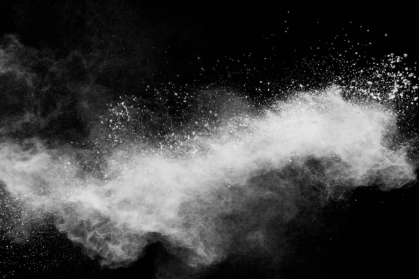 Beyaz Toz Parçacıklarının Hareketsiz Hareketi Siyah Zemine Sıçrar Beyaz Toz — Stok fotoğraf