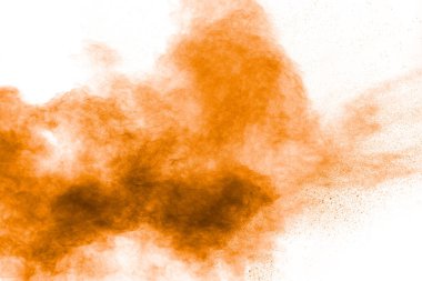 Beyaz arka planda soyut turuncu toz patlaması. Turuncu toz sıçramasının donma hareketi.