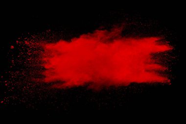 Siyah zeminde kırmızı renk tozu patlaması. Kırmızı toz parçacıklarının hareketsiz durması..
