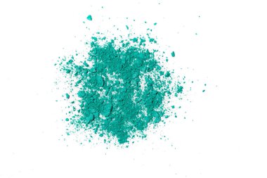 Beyaz arka planda yeşil ezilmiş göz farı.