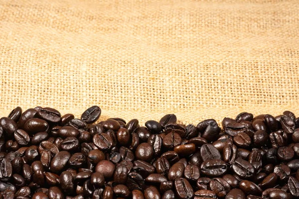 Koffiebonen Bruine Linnen Achtergrond Geroosterde Koffiebonen Textuur Gebruikt Als Achtergrond — Stockfoto