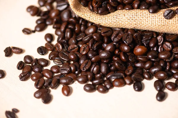  Kahverengi kahve çekirdekleri ve çuval bezi..
