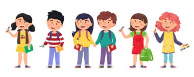 Bir grup okul çocuğu. Kitapları, kalemleri ve gülümseyen sırt çantaları olan öğrenciler..