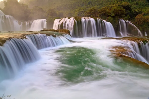  Ban Gioc - Kao Bang, Vietnam 'da Detian şelalesi 