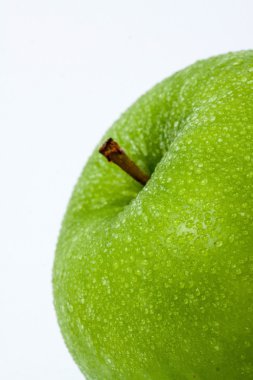 Yeşil Elma beyaz arkaplanda izole edildi