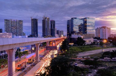 Bangkok 'ta elektrikli tren inşaatı. 