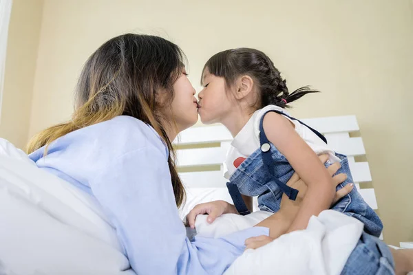 Kissing each other. — Stock Photo, Image