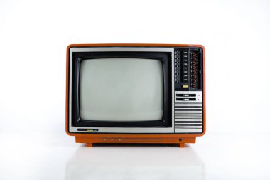 Kırmızı televizyon beyaz, geçmişe dönük teknolojide izole edildi.