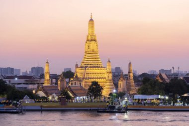 Wat Arun Bangkok 'un Bangkok Yai bölgesinde bir Budist tapınağıdır.