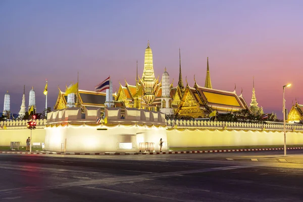 Wat phra keaw bei Sonnenuntergang bangkok, Thailand — Stockfoto