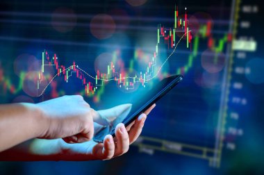 Grafiği finansal büyüme global iletişim ikili akıllı telefonlar ve dünya Internet iş adamları basın Internet hisse senedi grafiği Researching process.business takım çalışma başlangıç modern ofis dizüstü küresel strateji iletişim kurmak için telefon VI