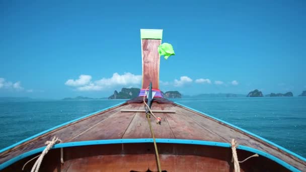 Arco de madeira Velho barco de madeira Mar de Filadélfia Rok índigo água azul escuro bonito Krabi Tailândia Ásia — Vídeo de Stock