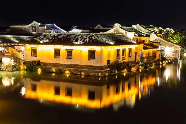 Night Scene of Ancient Village in Wuzhen (en inglés). China. — Foto de Stock