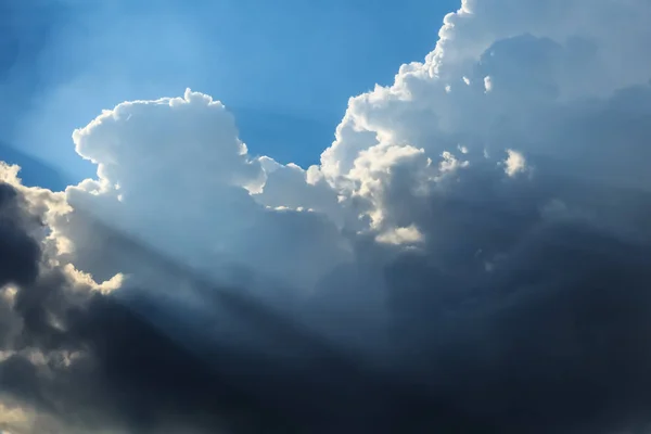 Dramatic Clouds and Sky with Sunbeam — Stock Photo, Image