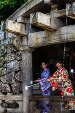 Kyoto, Japonya - 07 Mayıs 2017: Geleneksel bir Kimon Japon kız