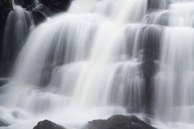 Bond Falls 'un manzara görüntüsü hareket bulanıklığı, Ottawa Ulusal Ormanı, Michigans Yukarı Yarımadası, Usa