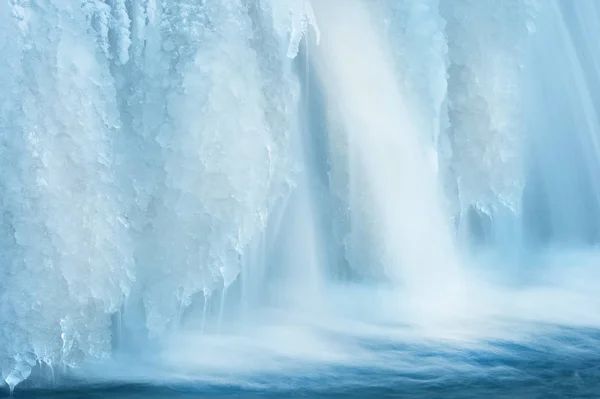 Téli Portage Creek Cascade Keretezi Jégcsapok Megvilágított Arany Napfény Michigan — Stock Fotó