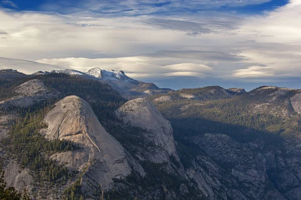 Buzul Noktası Yosemite Ulusal Parkı California Usa Dan Güzel Bulutlarla — Stok fotoğraf