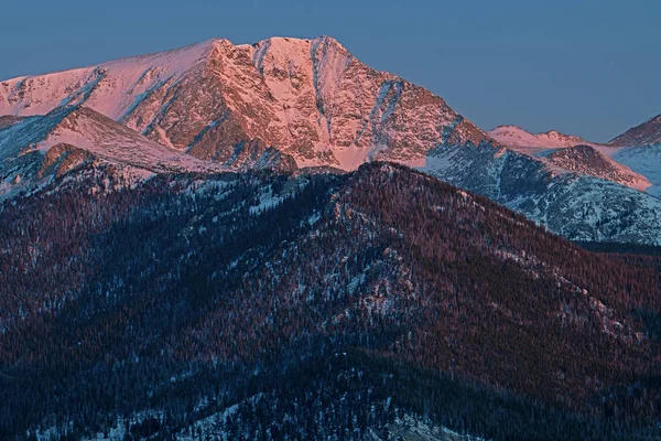 Winterlandschaft Eines Gipfels Vorderen Bereich Bei Sonnenaufgang Felsigen Berg Nationalpark — Stockfoto