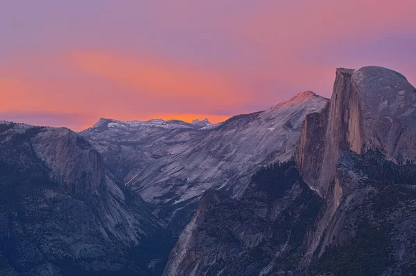 Paisaje Half Dome Las Montañas Sierra Nevada Crepúsculo Desde Glacier —  Fotos de Stock