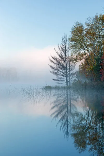 Autumn Landscape Dawn Council Lake Fog Reflections Calm Water Hiawatha — Stock Photo, Image