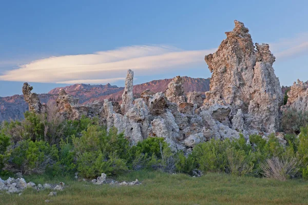 Landscape Tufa Formations Mono Lake White Mountains Lenticular Clouds Hovering — 스톡 사진