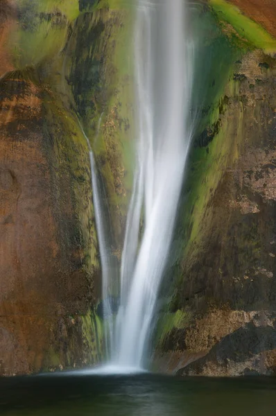 Calf Creek Falls Capturado Con Desenfoque Movimiento Cascadas Sobre Manchas — Foto de Stock