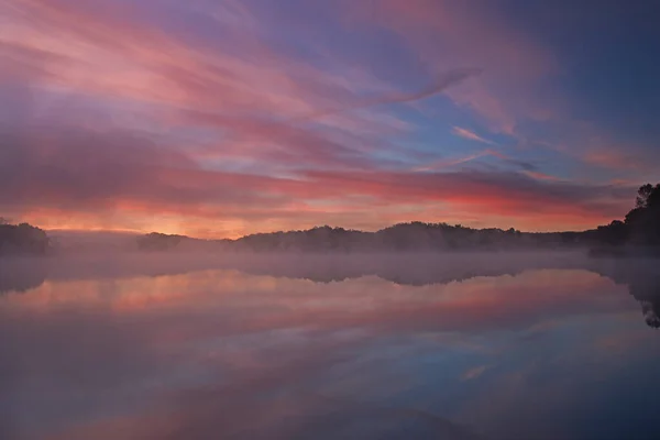 Paysage Brumeux Aube Lac Whitford Avec Des Reflets Eau Calme — Photo