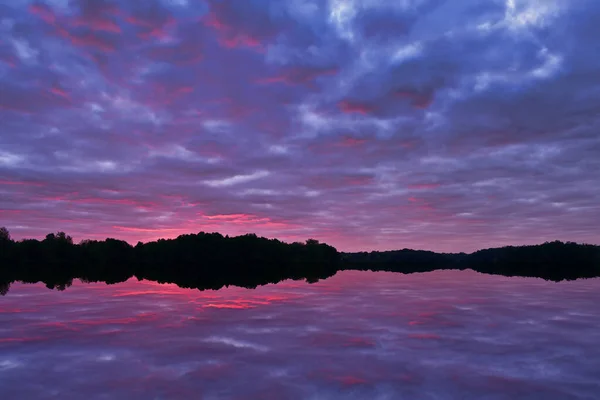 Landschaft Morgengrauen Des Whitford Lake Mit Spiegelungen Ruhigen Wasser Fort — Stockfoto