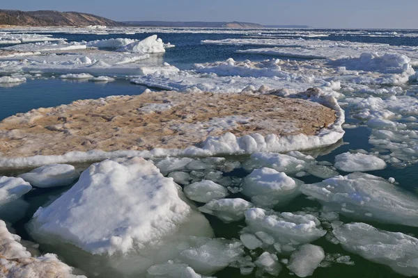 冷凍の海岸線と氷山 ミシガン湖 フランクフォート ミシガン州 米国の冬の風景 — ストック写真