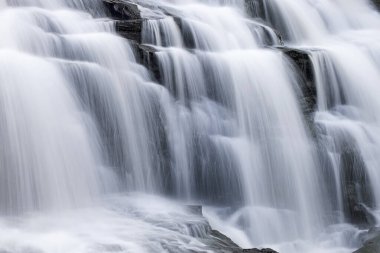 Bond Falls 'un manzara görüntüsü hareket bulanıklığı, Ottawa Ulusal Ormanı, Michigans Yukarı Yarımadası, Usa