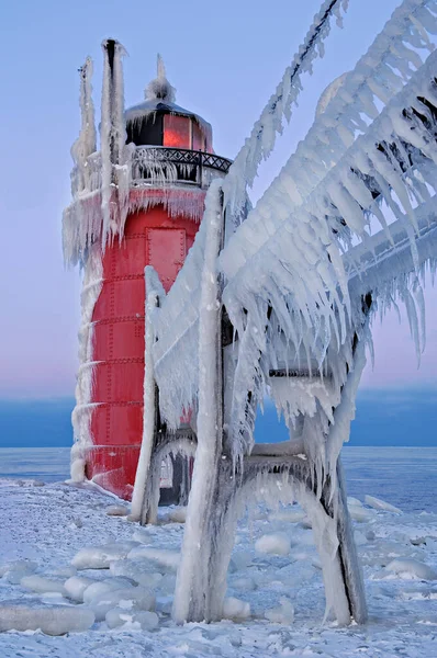 Зимний Пейзаж South Haven Michigan Lighthouse Catwalk Glazed Ice Lake — стоковое фото