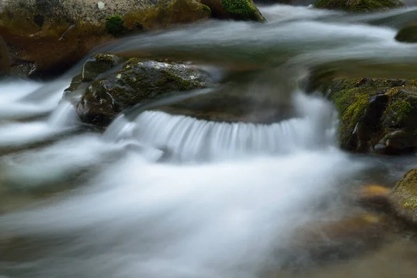 Paisaje Verano Una Cascada Big Creek Capturado Con Desenfoque Movimiento —  Fotos de Stock