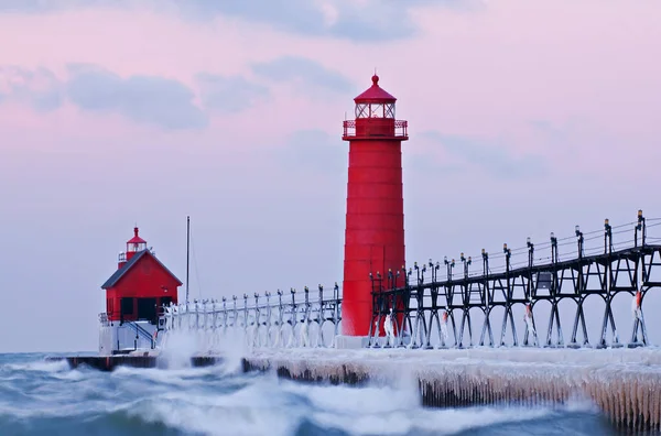 Winter Landscape Grand Haven Lighthouse Pier Catwalk Dawn Lake Michigan — Stock Photo, Image