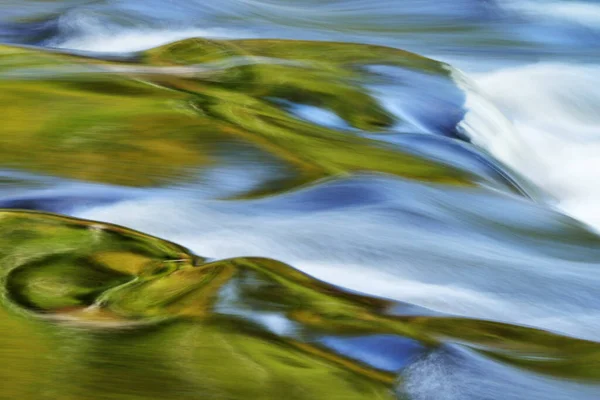 Paisagem Abstrata Das Corredeiras Presque Isle River Capturadas Com Borrão — Fotografia de Stock