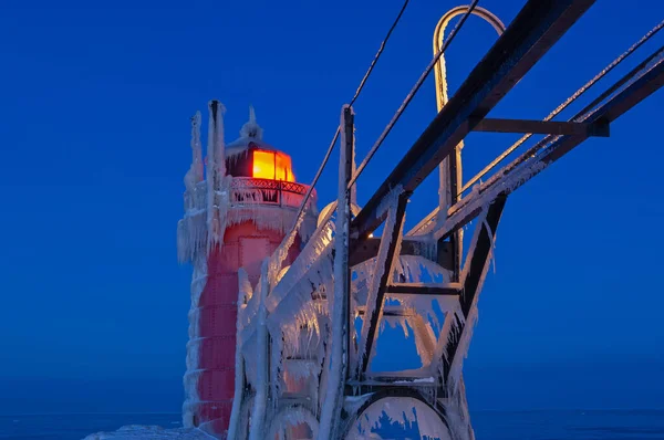 Зимний Пейзаж South Haven Michigan Lighthouse Catwalk Encased Ice Dawn — стоковое фото