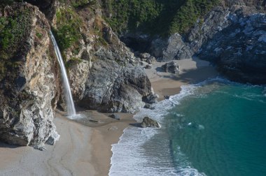 McWay Falls, Julia Pfeiffer Burns Eyalet Parkı, Big Sur, Pasifik Okyanusu, Kaliforniya, ABD