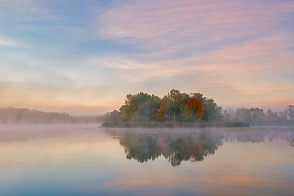 Foggy Autumn Landscape Dawn Whitford Lake Mirrored Reflections Calm Water — Stock Photo, Image