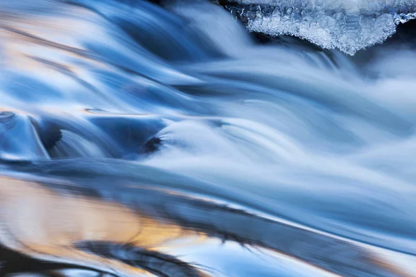 Paisaje Invernal Capturado Con Desenfoque Movimiento Rápidos Río Rabbit Michigan — Foto de Stock