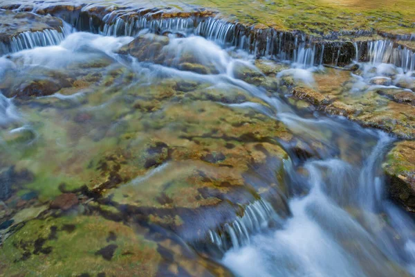 Τοπίο Καταρράκτη Στο Autrain Falls Συλλαμβάνεται Θολούρα Κίνηση Hiawatha National — Φωτογραφία Αρχείου