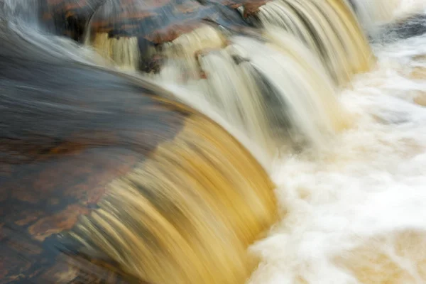 Lanskap Dari Lower Huron River Falls Ditangkap Dengan Gerakan Kabur — Stok Foto
