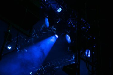 Sahnenin mavi ışığı