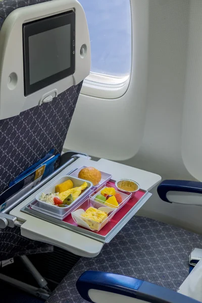 Tray of food on the plane — Stock Photo, Image